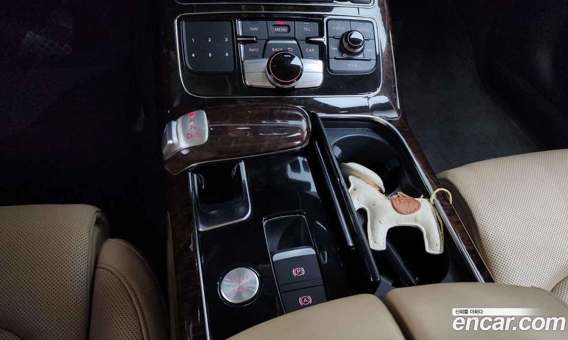Audi A8 (D4) фото 9