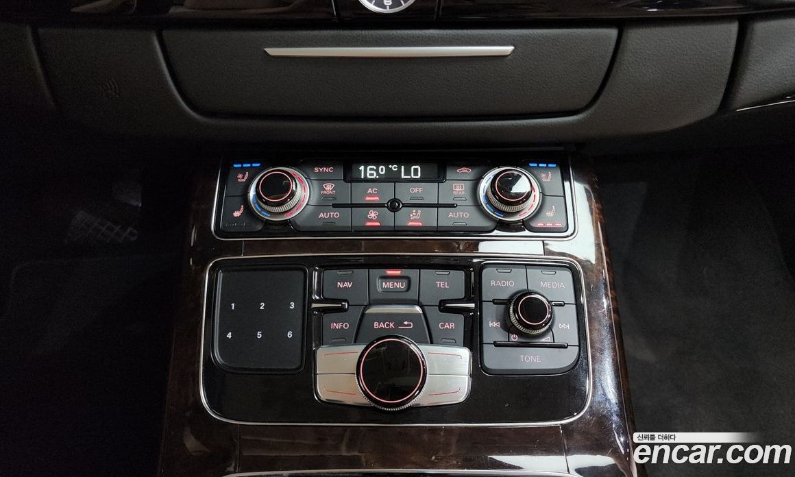 Audi A8 (D4) фото 16