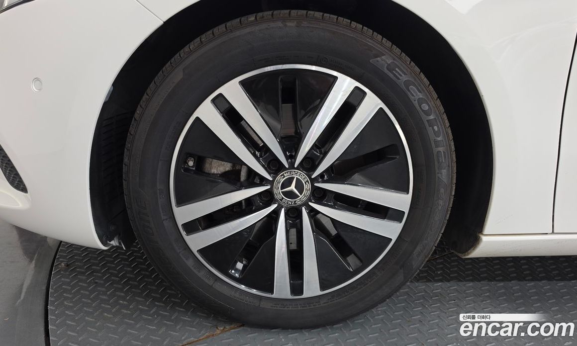 Mercedes-Benz A-Class W177 фото 5