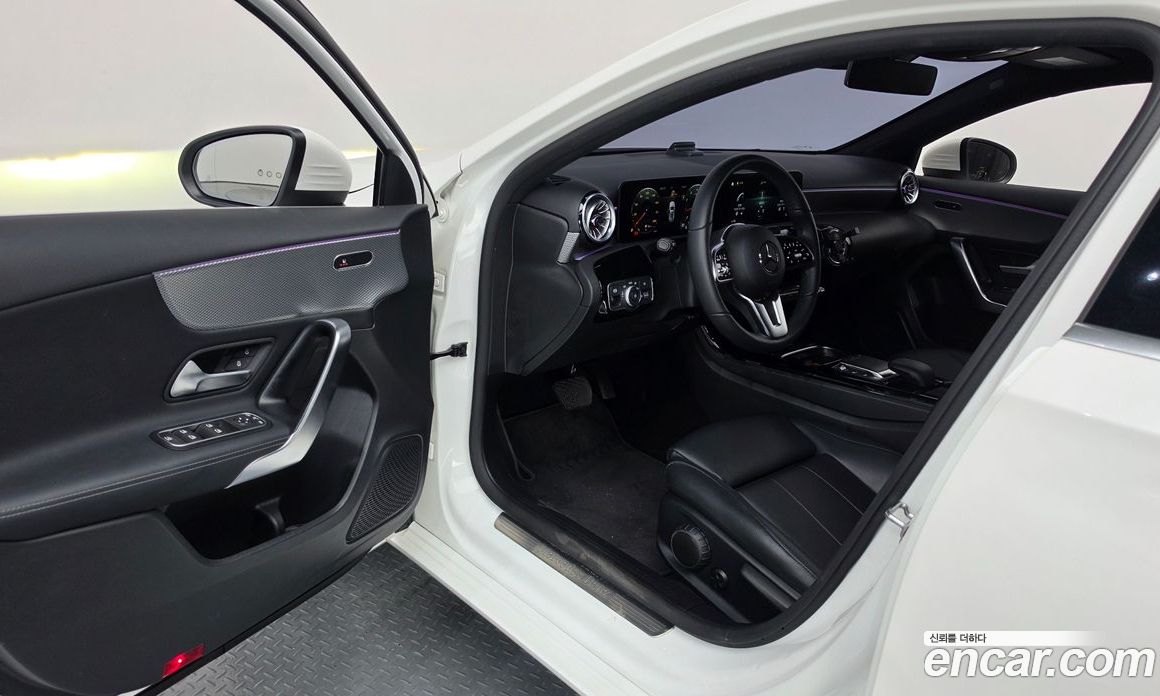 Mercedes-Benz A-Class W177 фото 10