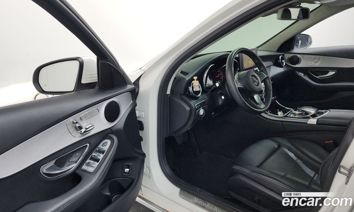 Mercedes-Benz C-Class W205 фото 10