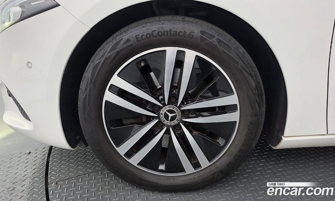 Mercedes-Benz A-Class W177 фото 5