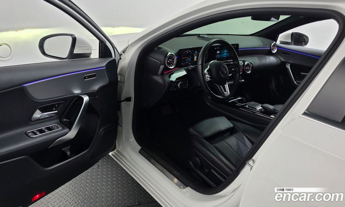 Mercedes-Benz A-Class W177 фото 10