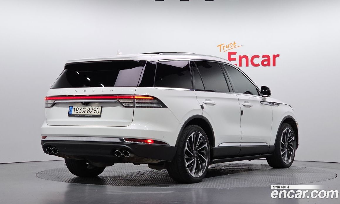 Lincoln Aviator 2nd Gen фото 2
