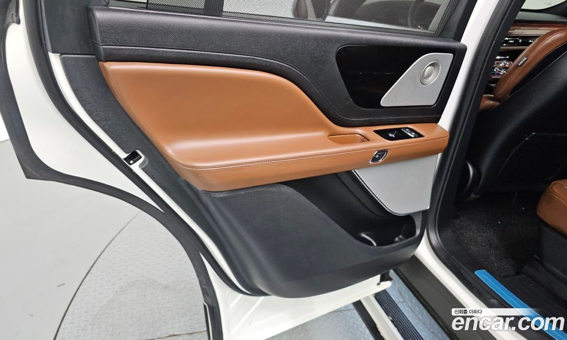 Lincoln Aviator 2nd Gen фото 25
