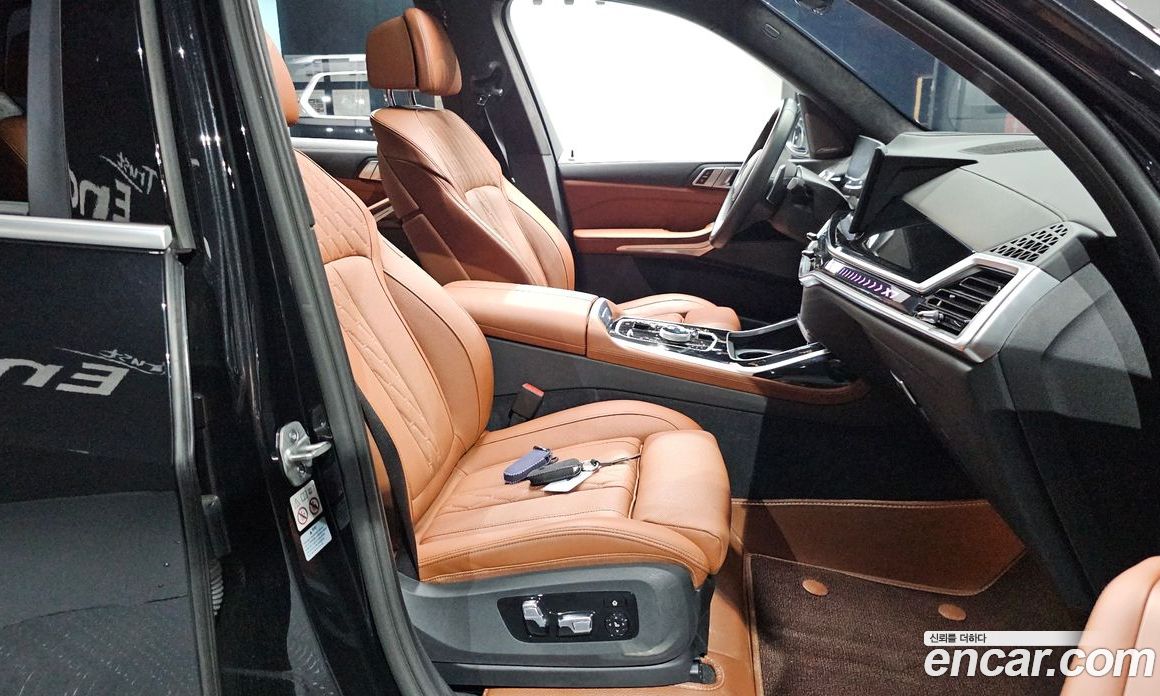 BMW X7 (G07) фото 12