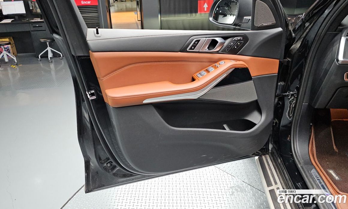 BMW X7 (G07) фото 24