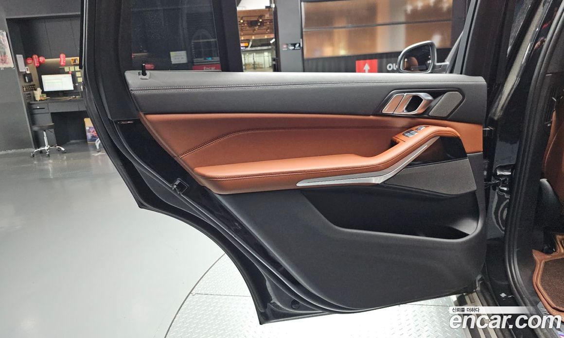 BMW X7 (G07) фото 25