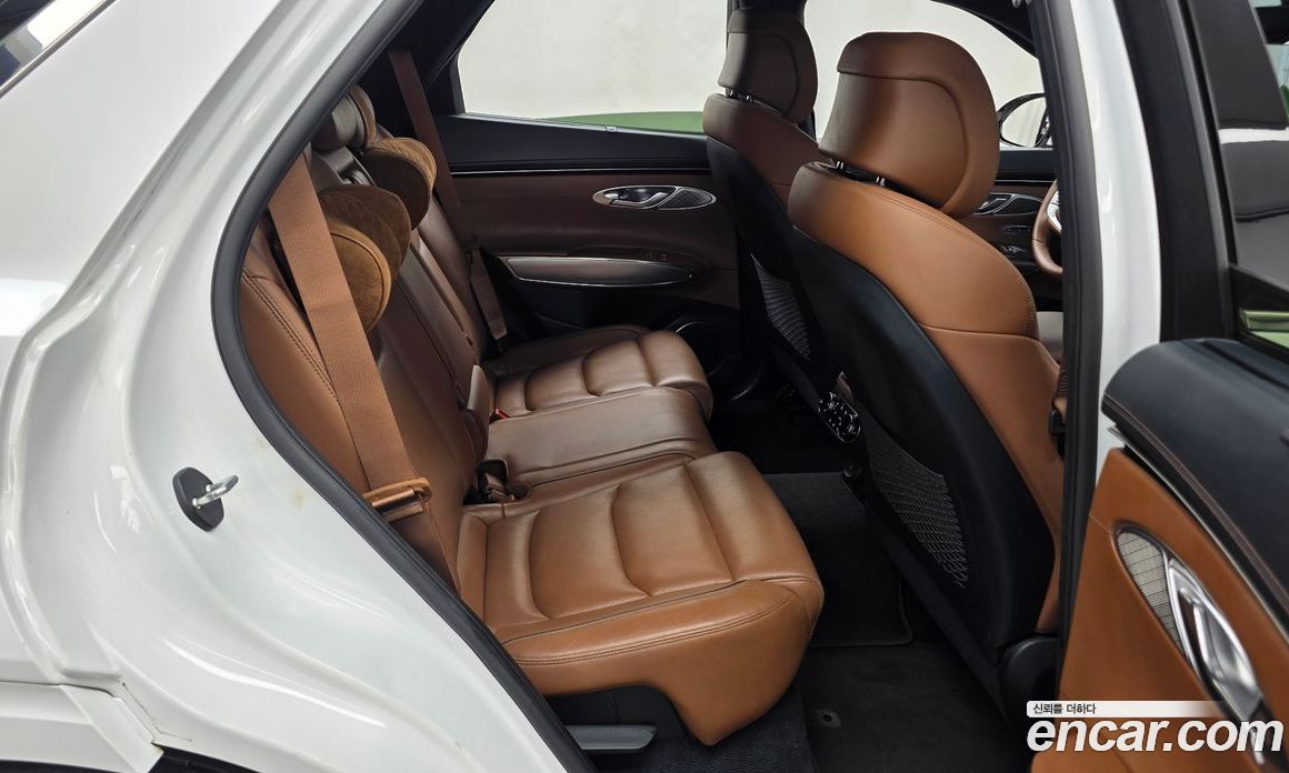 Genesis GV70 фото 12