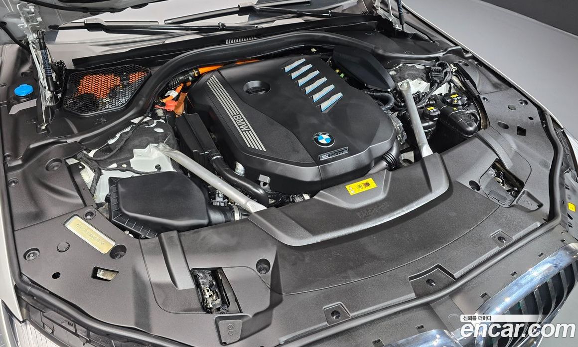 BMW 7-Series (G11) фото 6