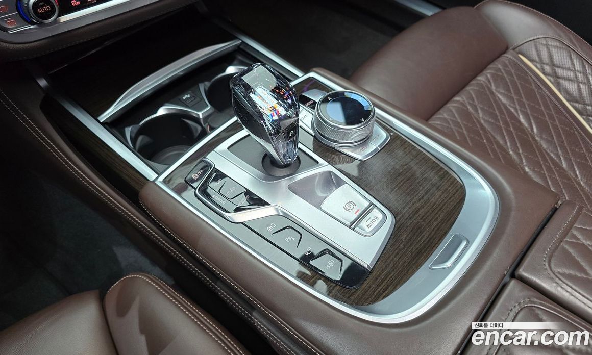 BMW 7-Series (G11) фото 9