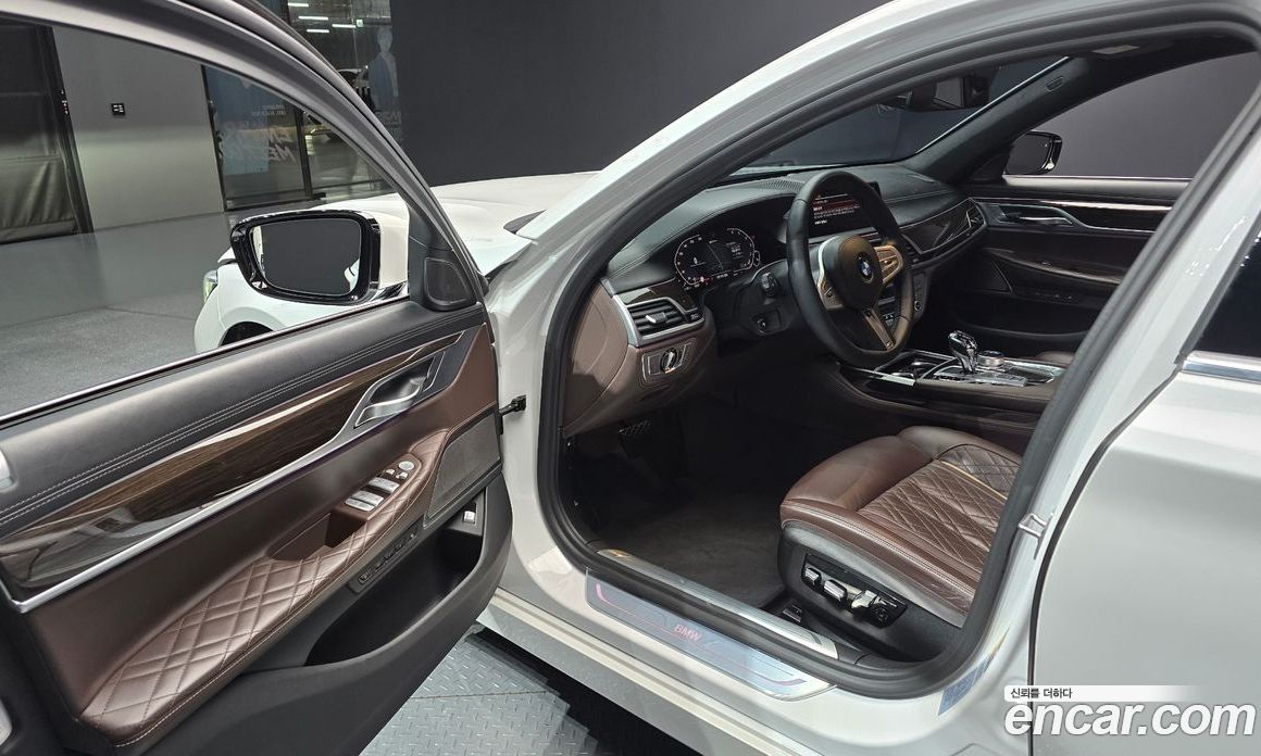 BMW 7-Series (G11) фото 10