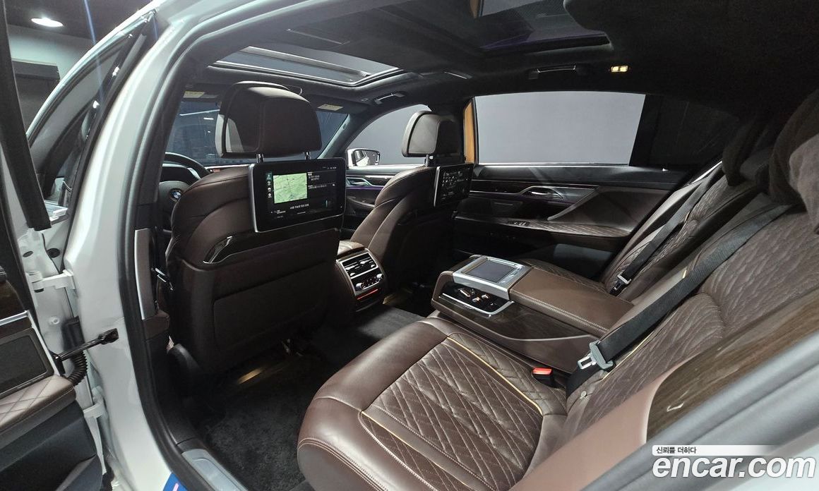 BMW 7-Series (G11) фото 11