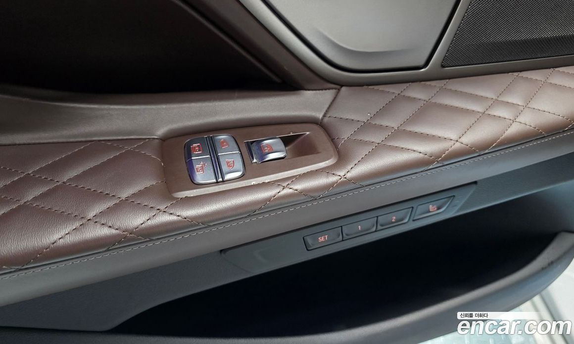 BMW 7-Series (G11) фото 30