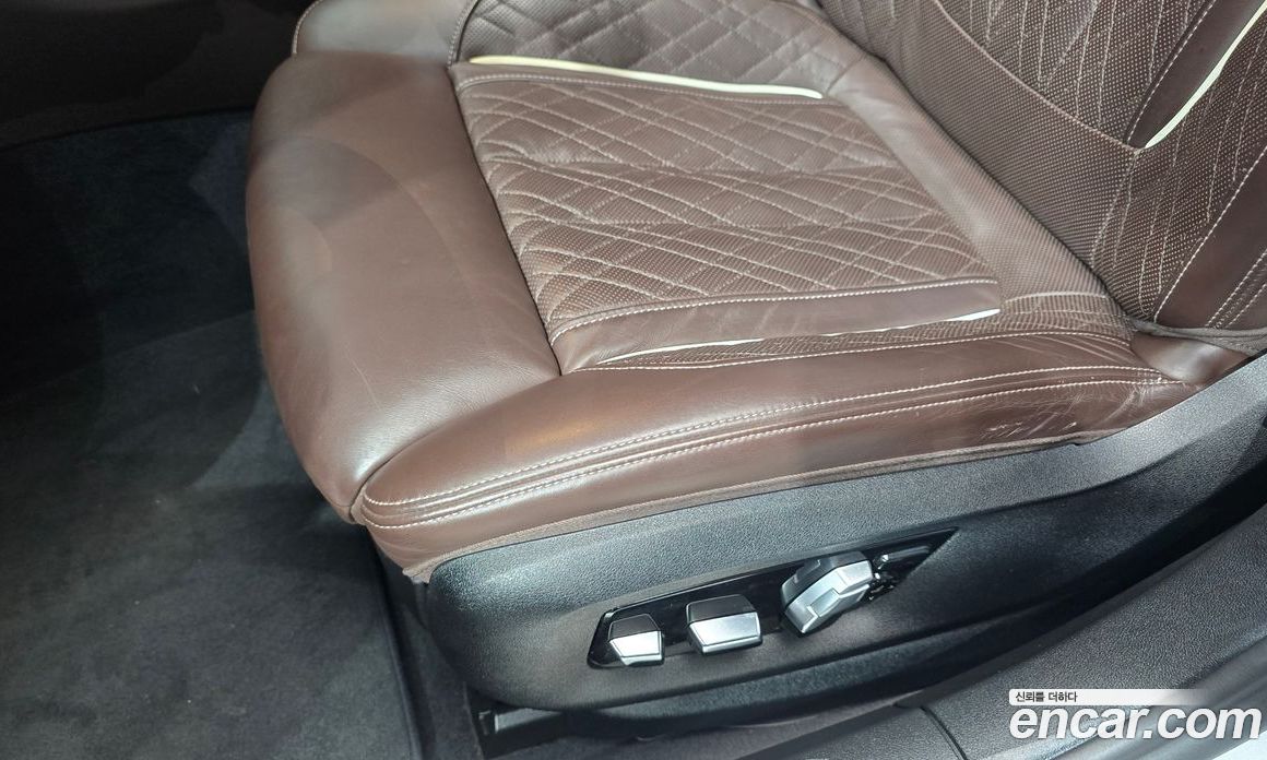 BMW 7-Series (G11) фото 33