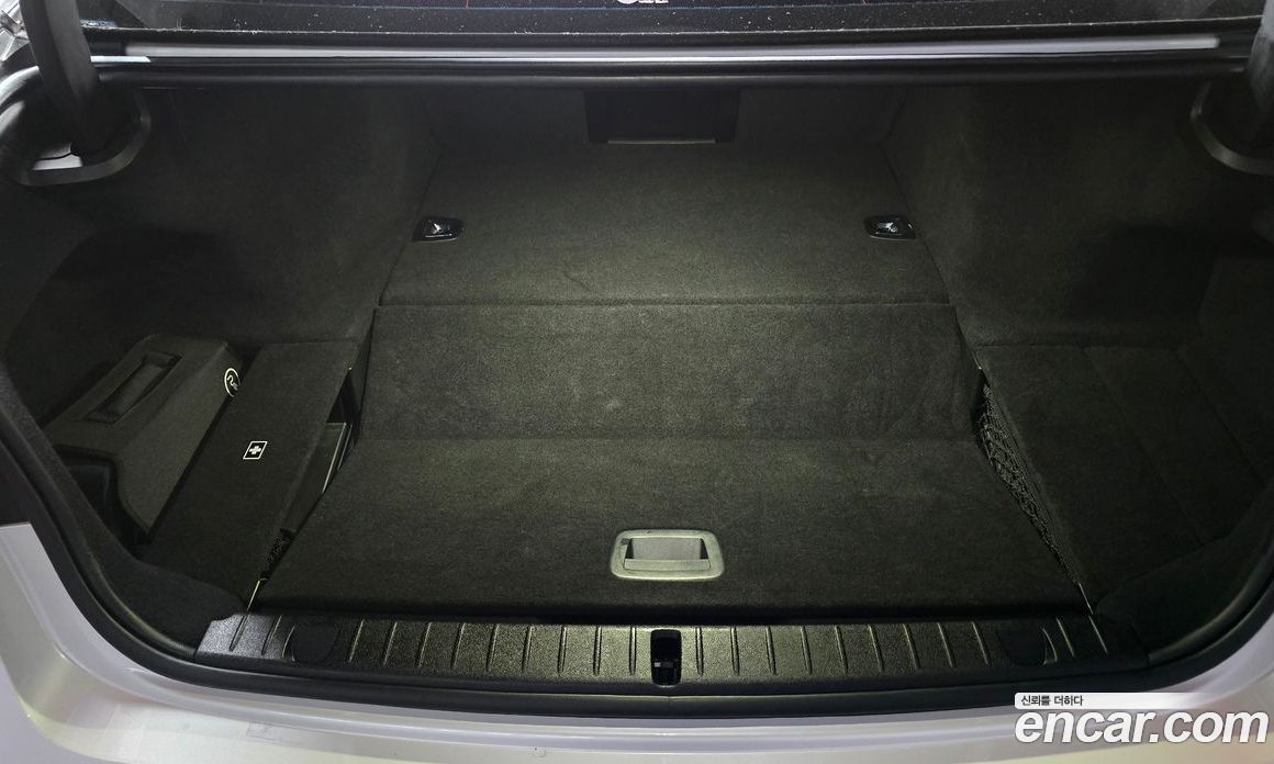 BMW 7-Series (G11) фото 35