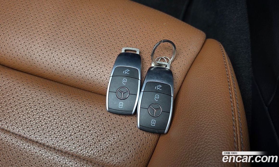 Mercedes-Benz C-Class W205 фото 17