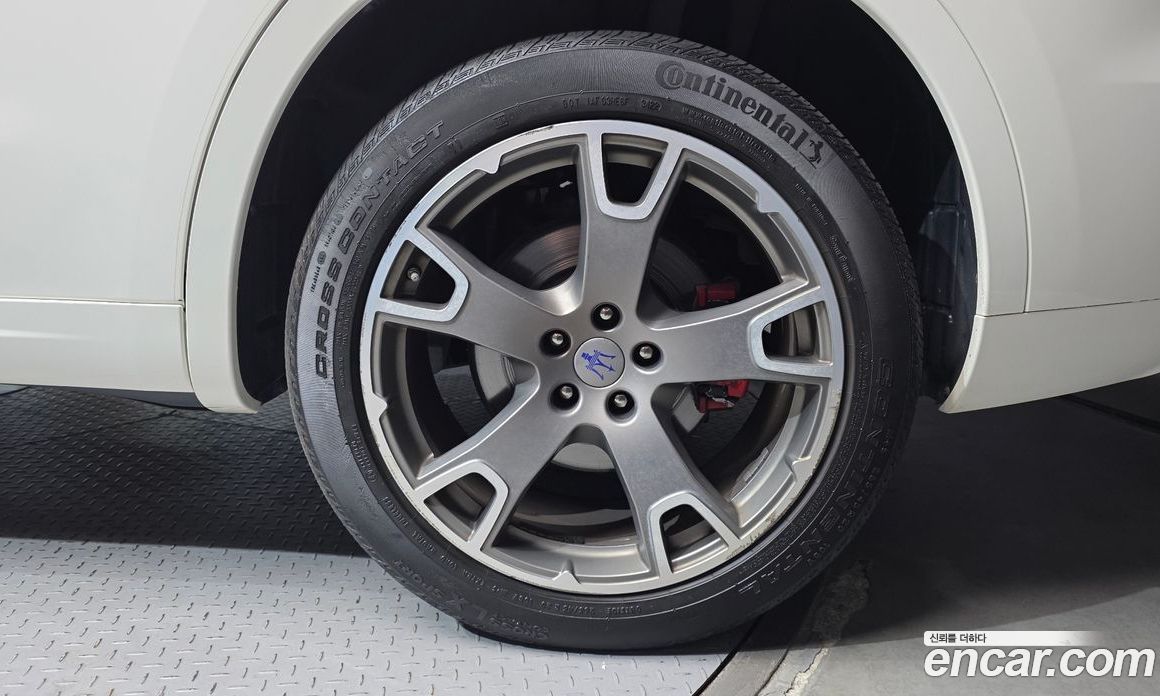 Maserati Levante фото 5
