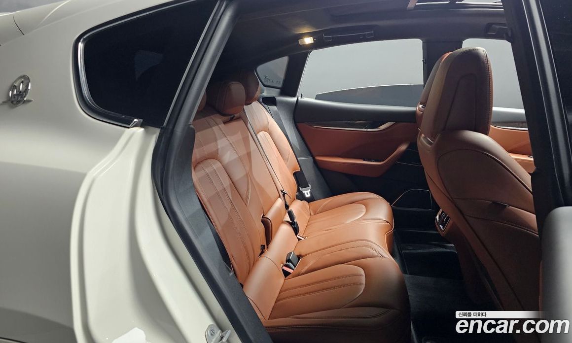 Maserati Levante фото 11