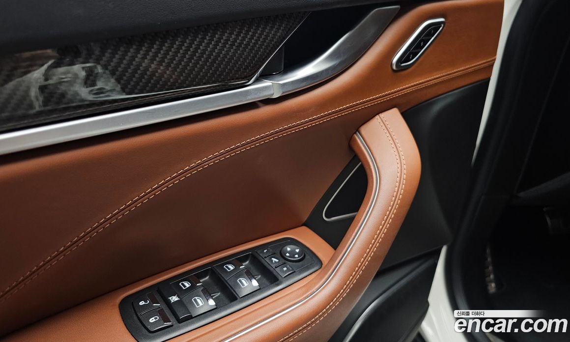 Maserati Levante фото 20