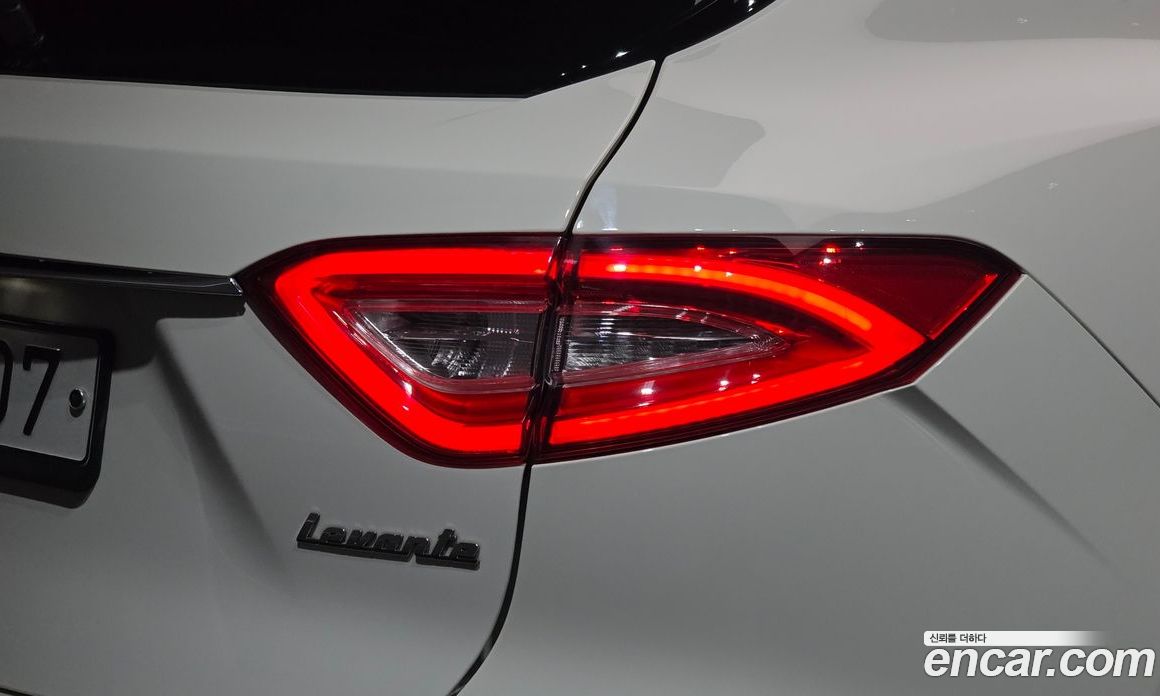 Maserati Levante фото 23