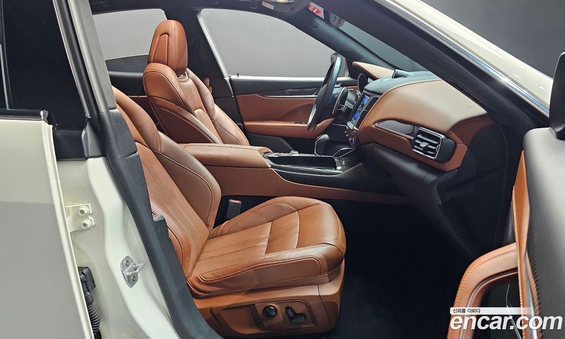 Maserati Levante фото 26