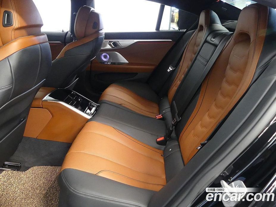 BMW 8-Series (G15) фото 6