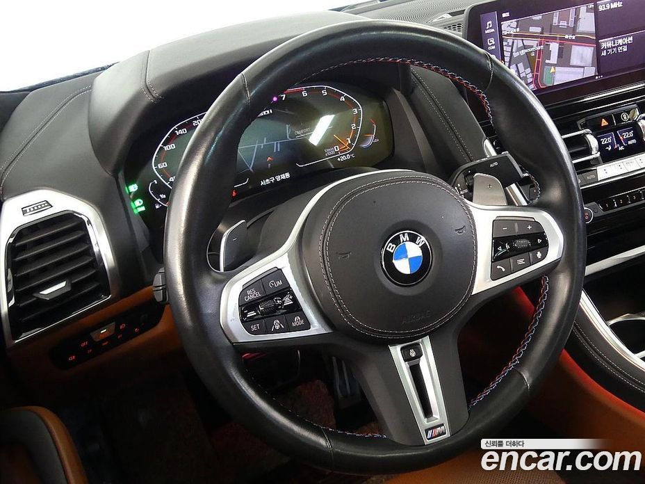 BMW 8-Series (G15) фото 7