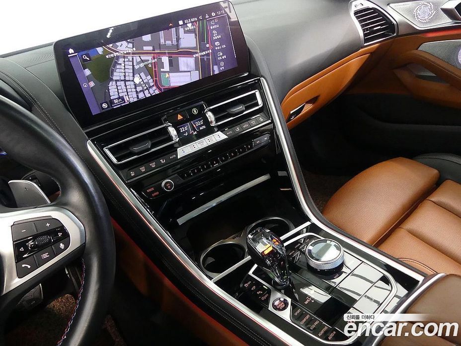 BMW 8-Series (G15) фото 8