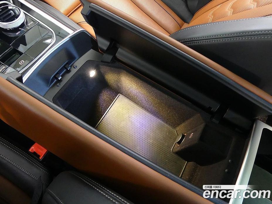BMW 8-Series (G15) фото 16