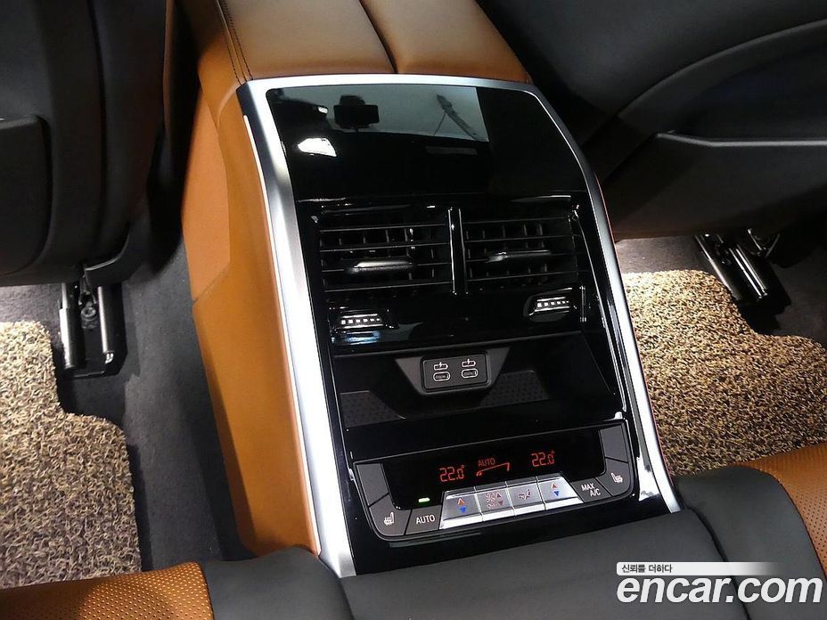 BMW 8-Series (G15) фото 17
