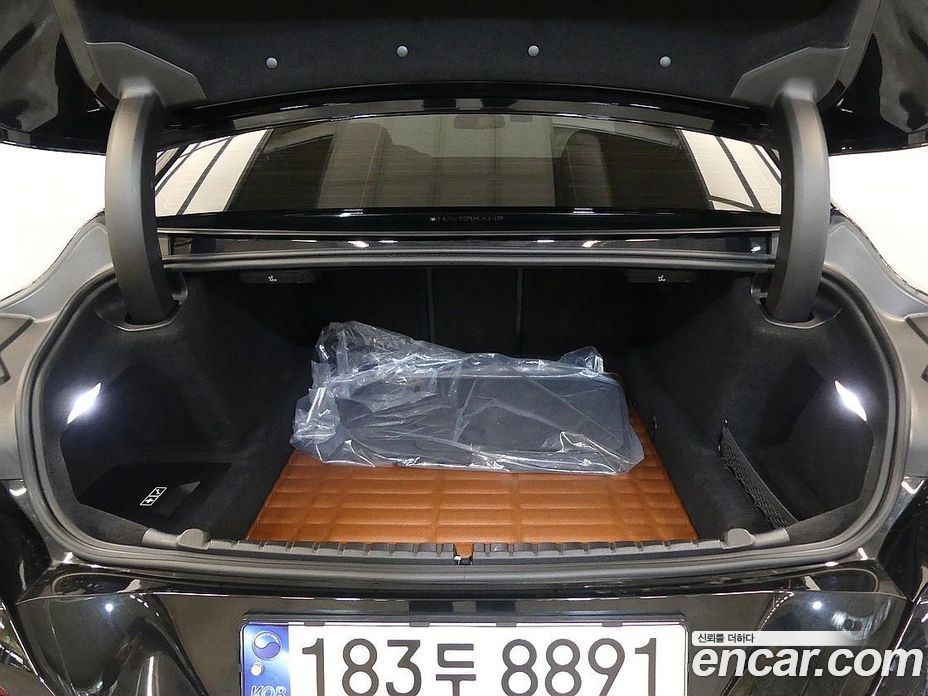 BMW 8-Series (G15) фото 20
