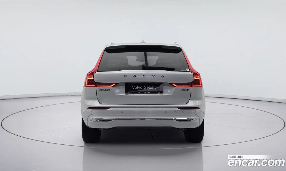 Volvo XC60 2nd Gen фото 6