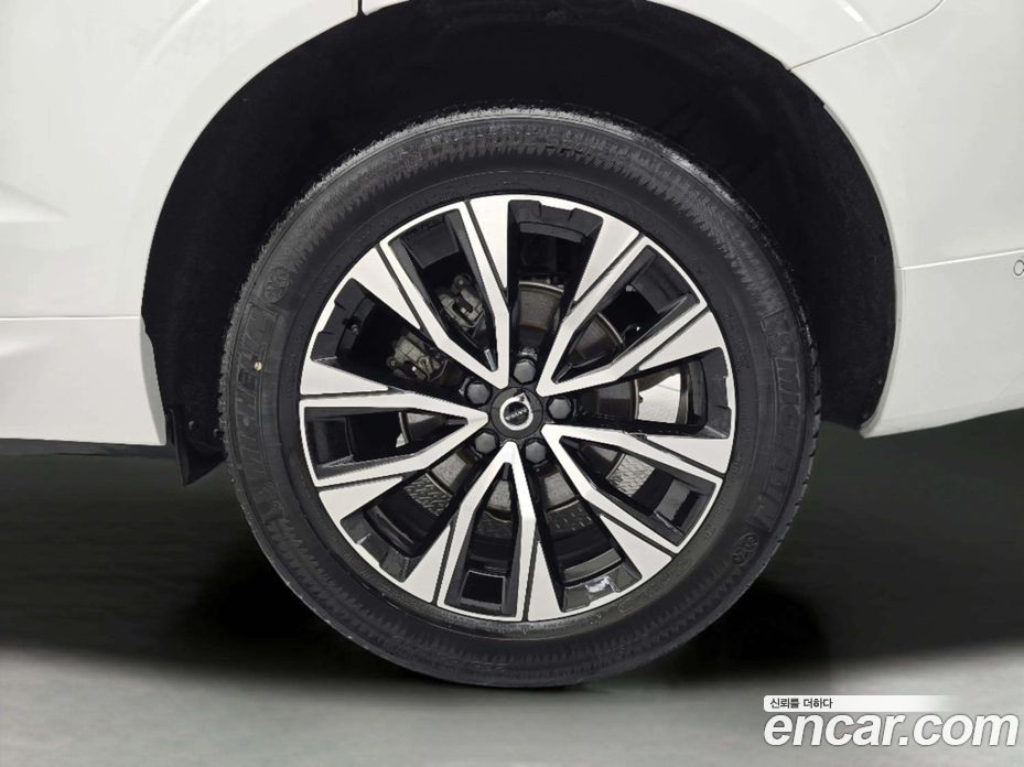 Volvo XC60 2nd Gen фото 7