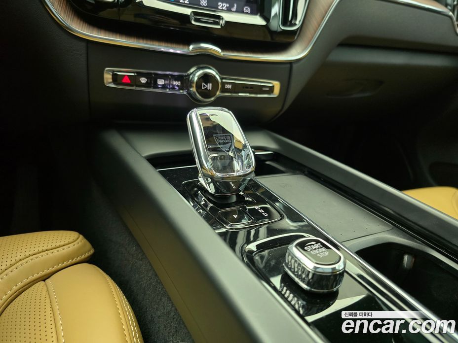Volvo XC60 2nd Gen фото 12