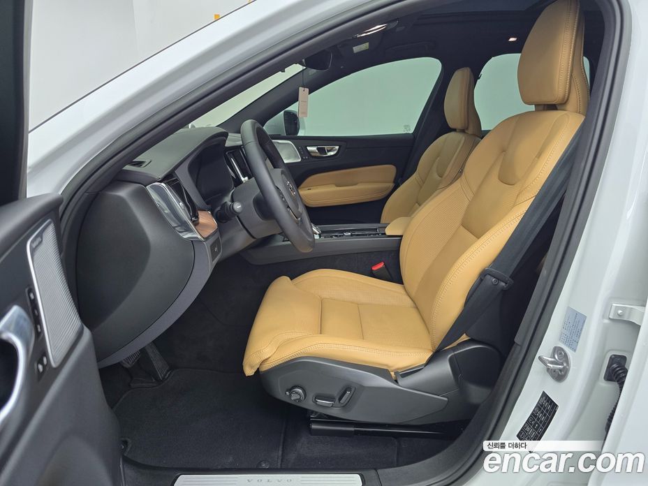 Volvo XC60 2nd Gen фото 13