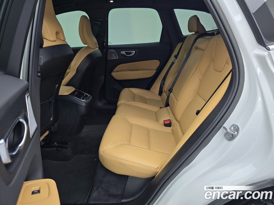 Volvo XC60 2nd Gen фото 14
