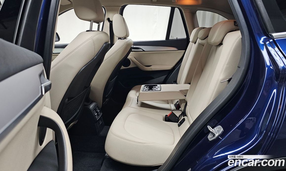 BMW X1 (F48) фото 11