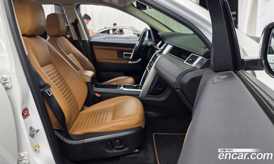 Land Rover Discovery Sport 1st Gen фото 11