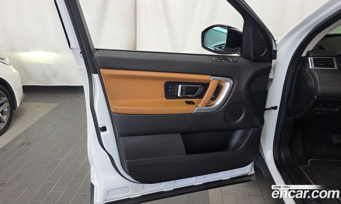 Land Rover Discovery Sport 1st Gen фото 24