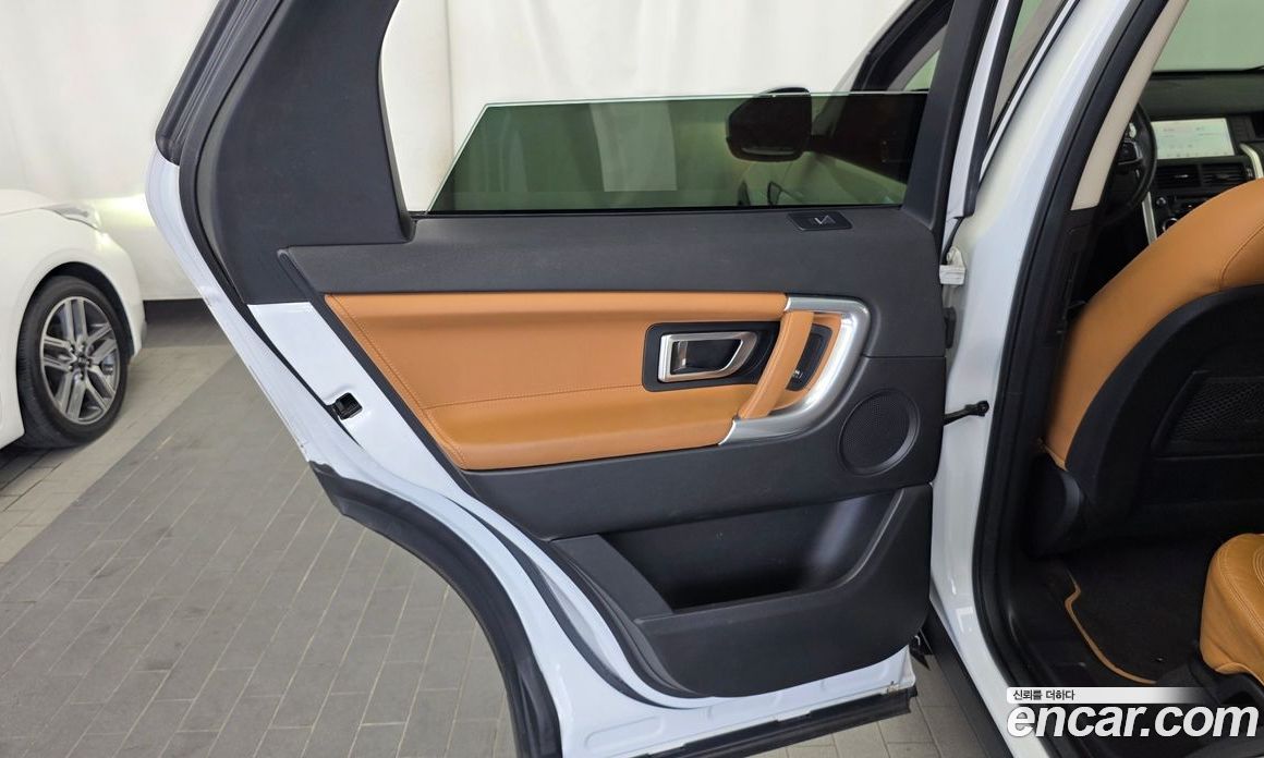 Land Rover Discovery Sport 1st Gen фото 25