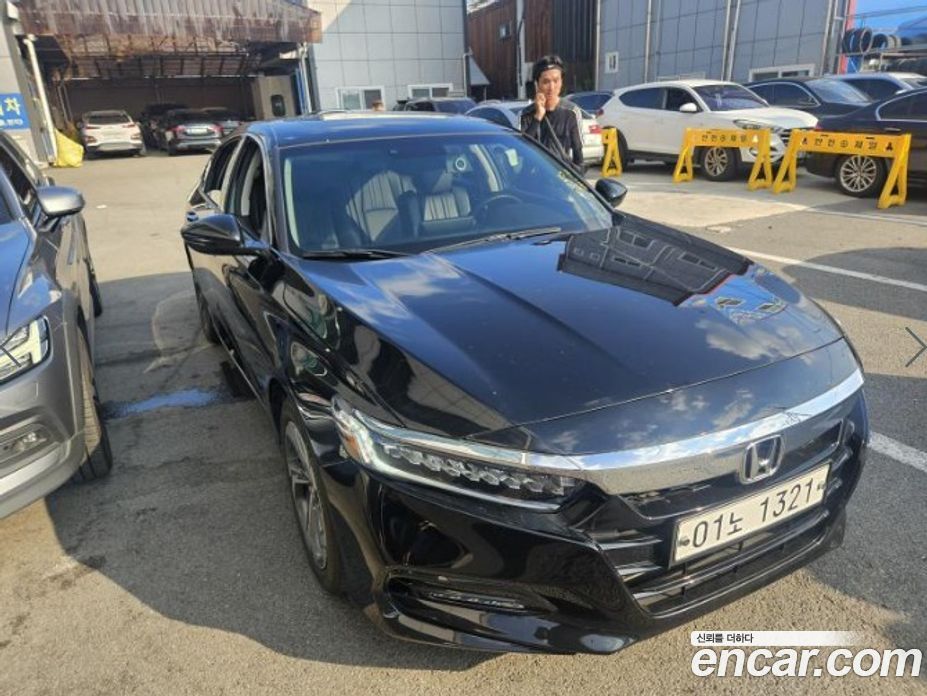 Honda Accord 10th Gen фото 2