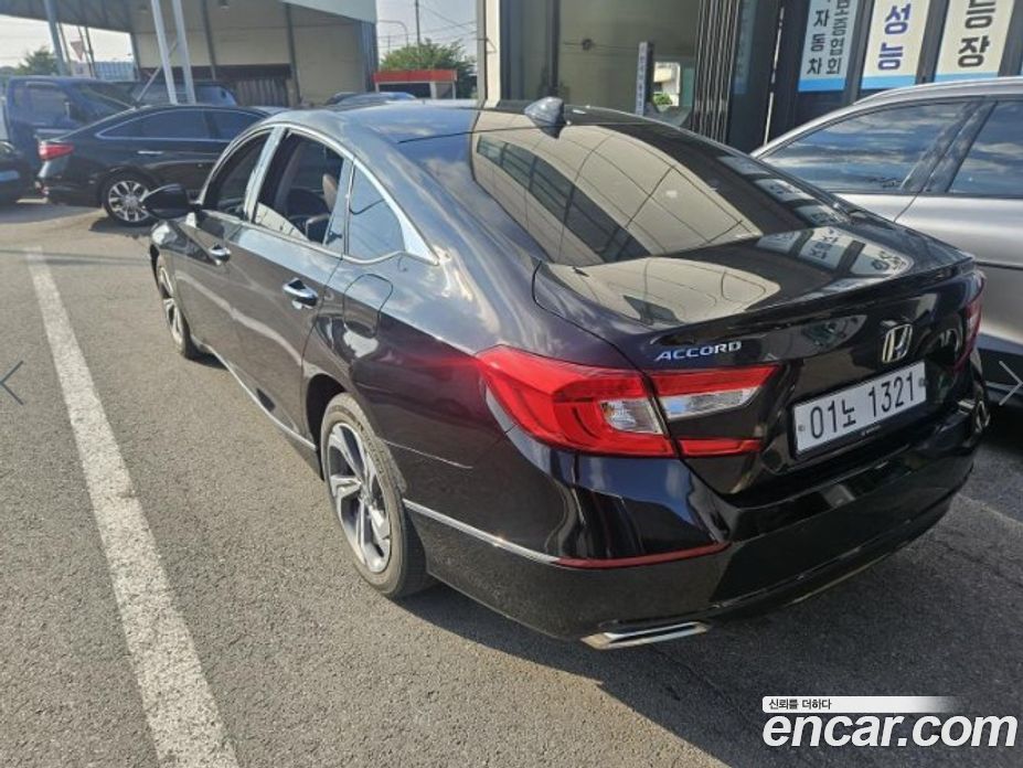 Honda Accord 10th Gen фото 3