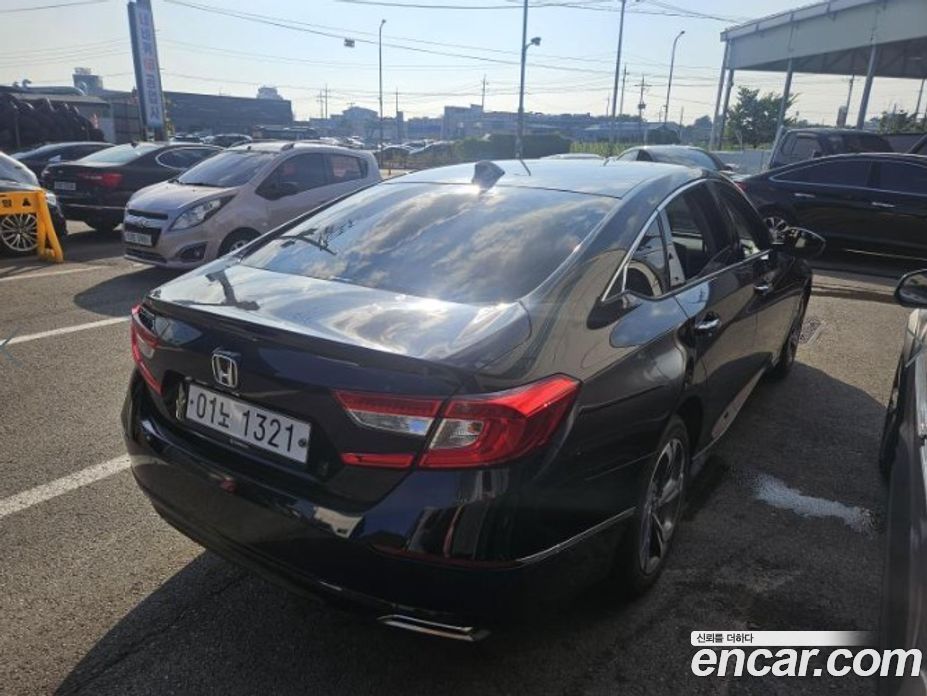 Honda Accord 10th Gen фото 4