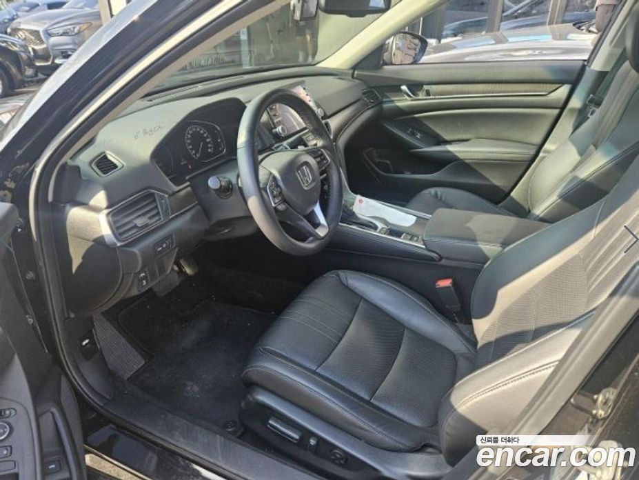 Honda Accord 10th Gen фото 5