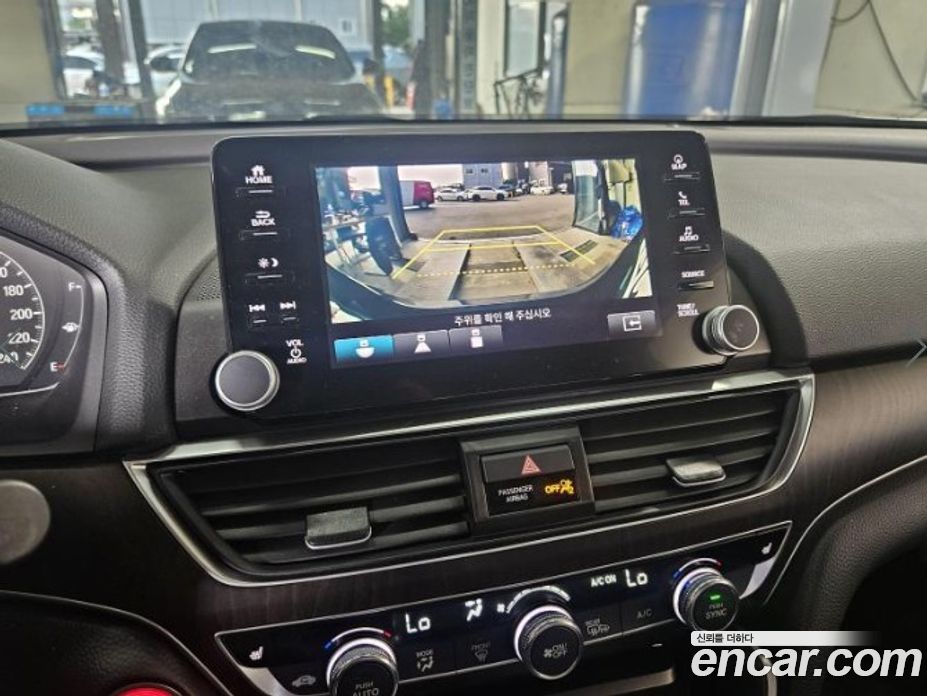 Honda Accord 10th Gen фото 9