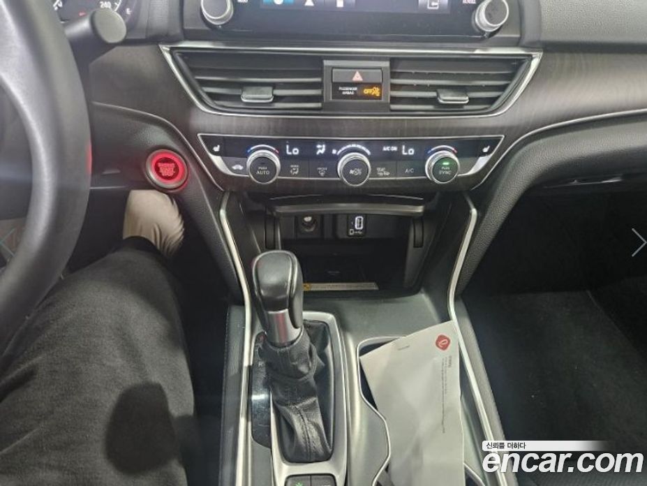 Honda Accord 10th Gen фото 10