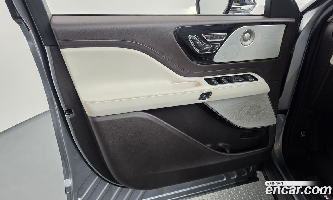Lincoln Aviator 2nd Gen фото 24