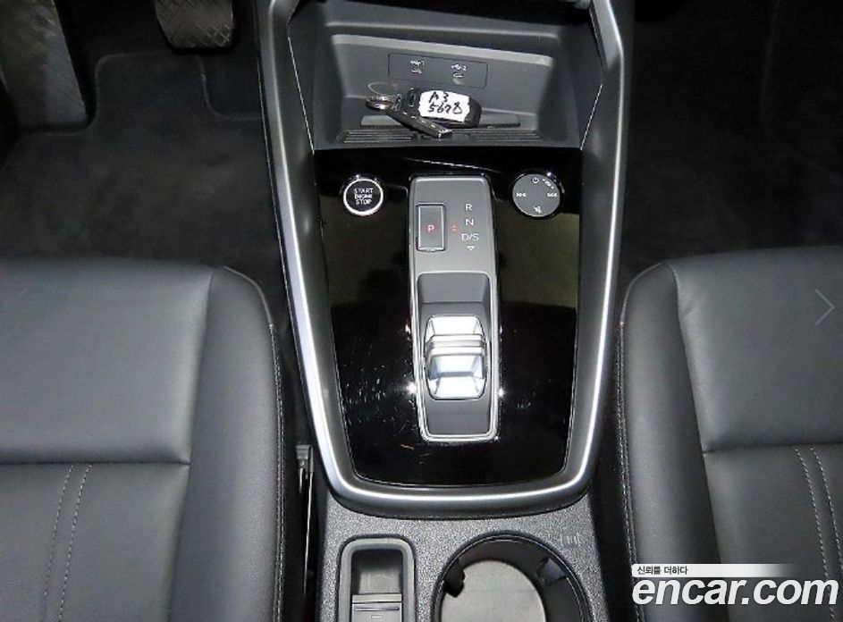 Audi A3 (8Y) фото 12