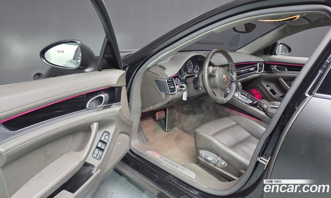 Porsche Panamera фото 10